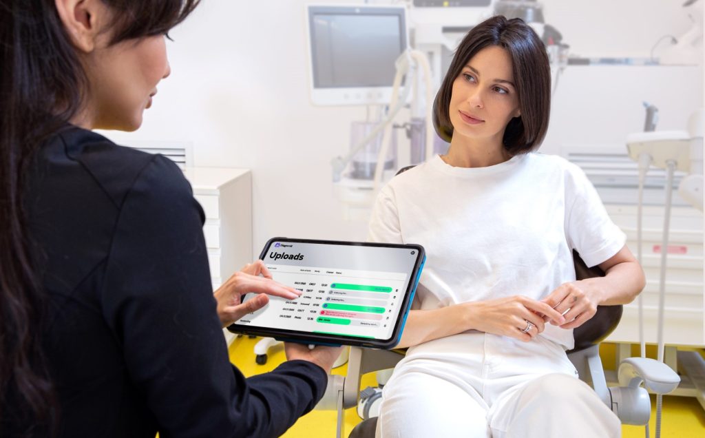 Main page 3 Doctor with the patient